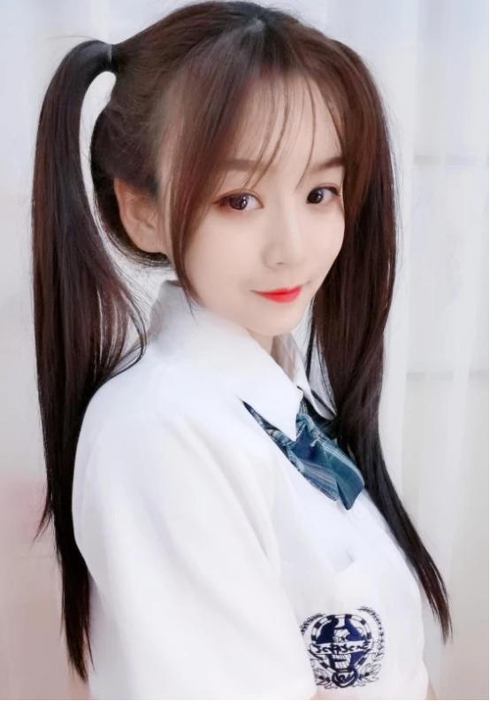 女主播的走红方式:知夏靠身材,火线妹靠可爱,鹿早早才貌双全