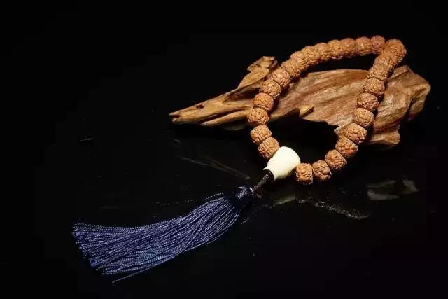 藏式老小金刚108颗包浆玉化,藏式盘龙小金刚容易包浆吗