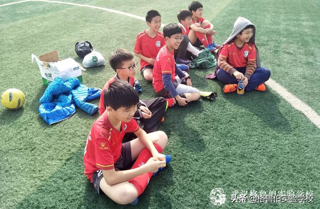 绿茵赛场展雄风,鼎足足球