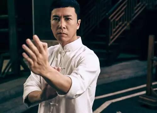 李小龙更厉害还是叶问更厉害,叶问一代宗师李小龙