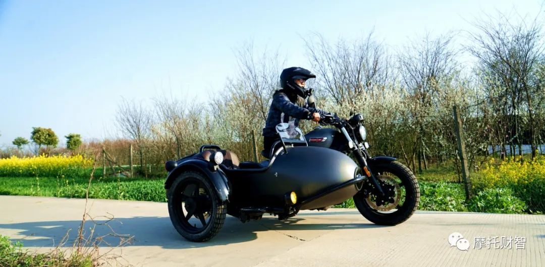 胖虎试驾：长江边三轮Bobber400