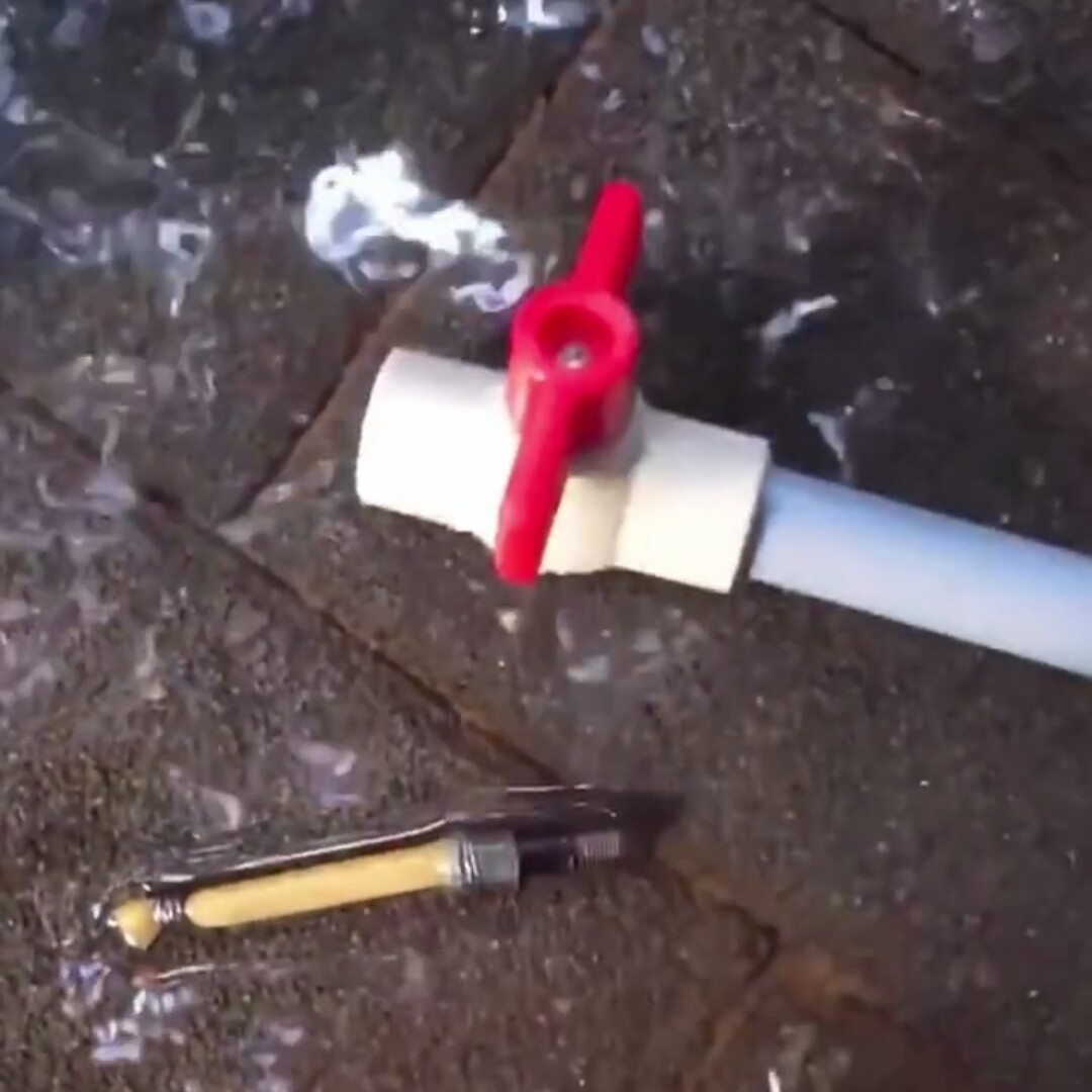 家里水管进水阀漏水各种修补方法,水管漏水关总阀有用吗