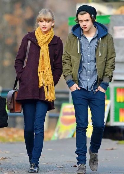 冬天围巾推荐高级感纯色,下雪了红色围巾