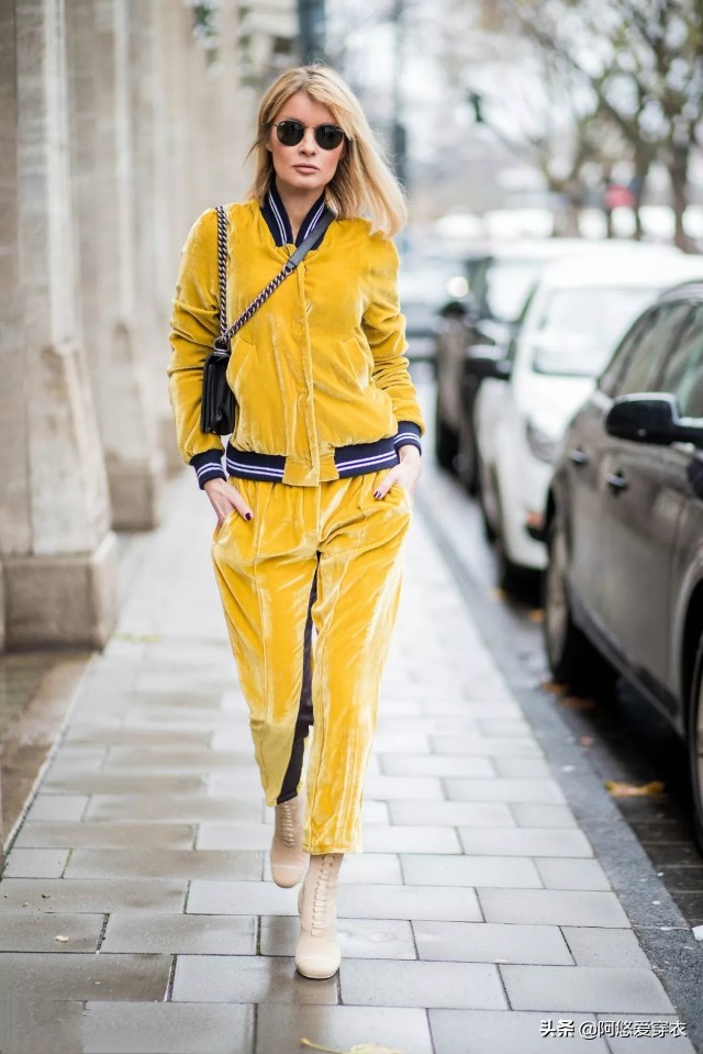 靴子裤今年最流行的穿搭,运动裤靴子配什么上衣