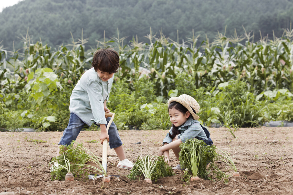 大魔王带孩子回家视频,孩子在家里是小绵羊怎么办