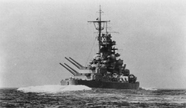 航母甲板厚度不足50毫米,航母甲板是完全平整的么