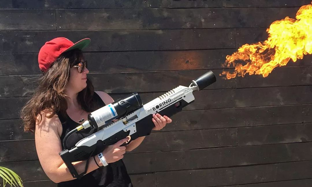 这手机真刺激！拍AV来做宣传，老板还是大毒枭