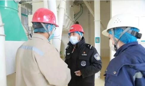 战疫前线他们用身躯筑牢防控防线,扛起战疫一线的硬核担当