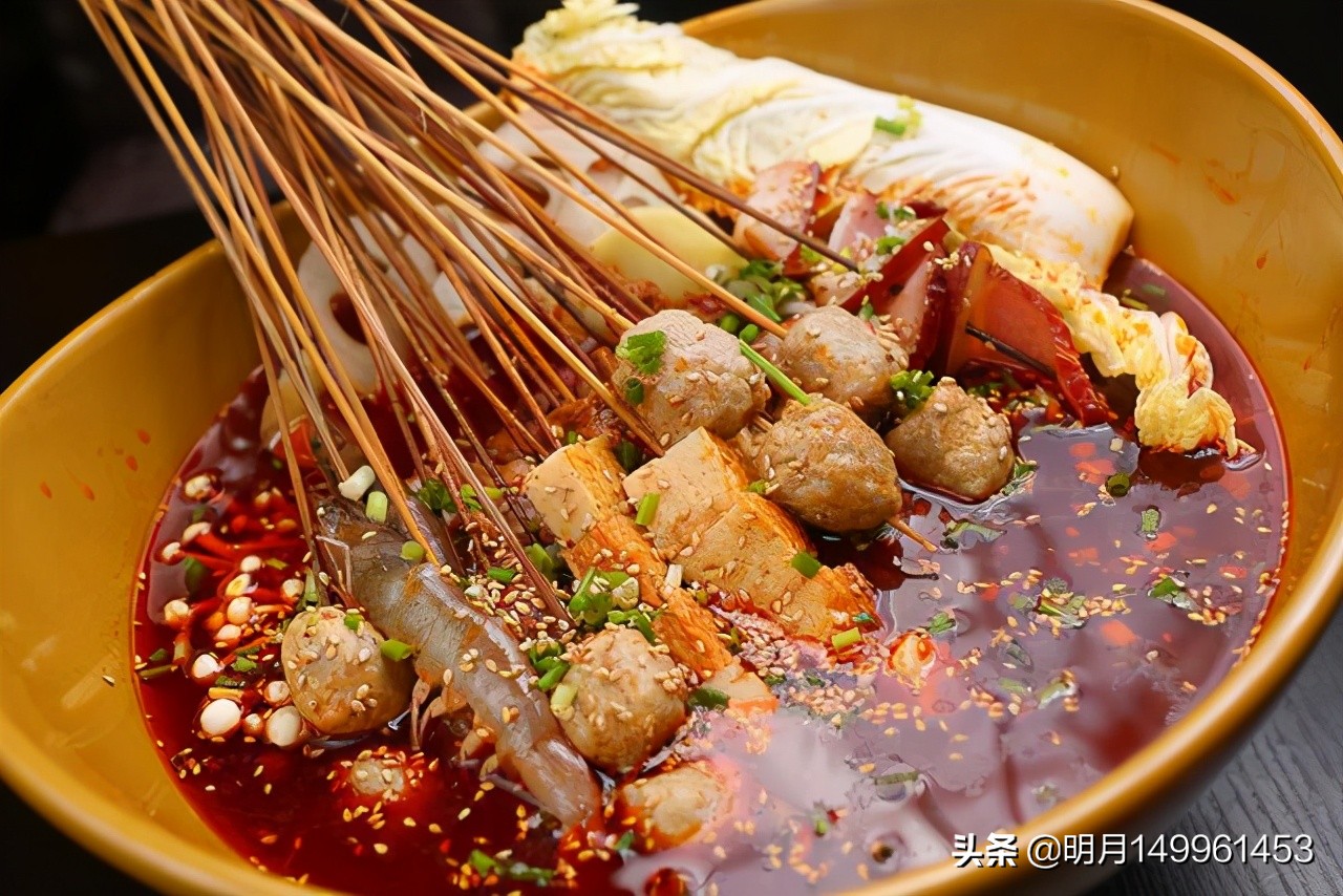 中药熬制麻辣烫底料,中草药底料麻辣烫