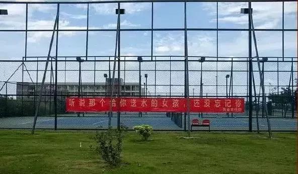 毕业季校园里这些横幅看哭了,学校毕业横幅