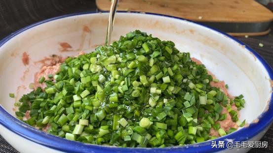 做锅贴用什么水和面,做锅贴有人用淀粉