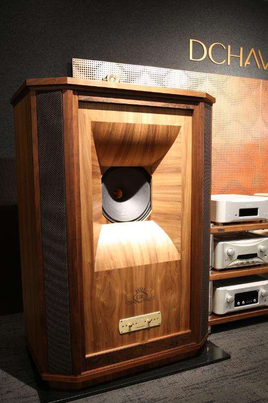 多元化产品全方位服务探店全新大昌行香港*钟金**陈列室