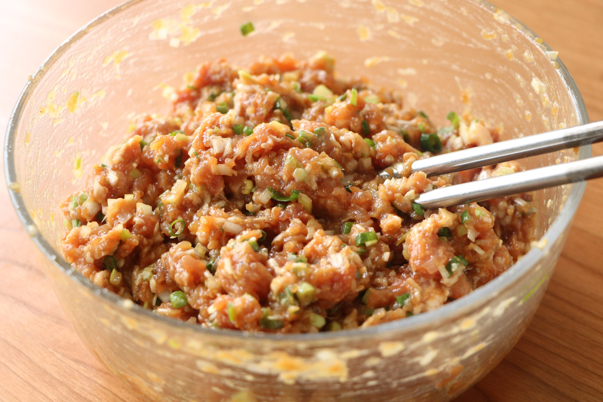 大葱肉饺子调馅儿的方法,大葱猪肉馅儿的饺子怎么调好吃