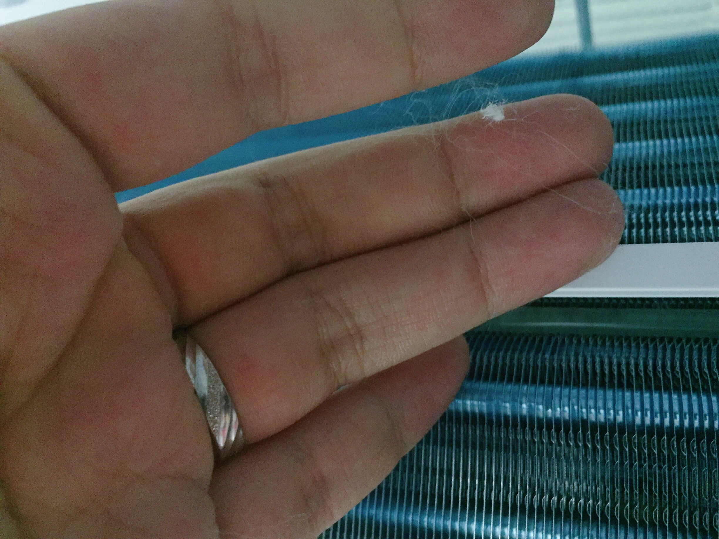 两种方式为空调加装空气净化，对比PK评测—静电滤网VS空调口罩