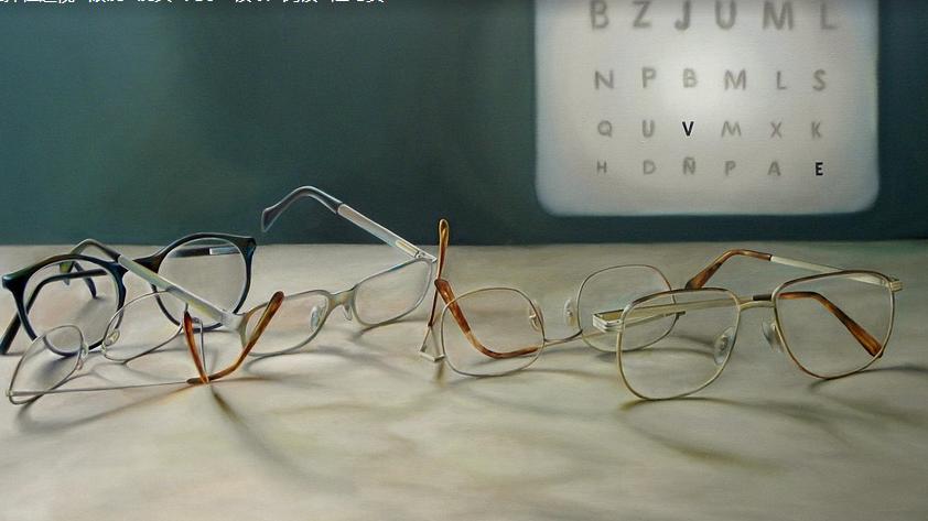 您是否觉得戴眼镜会加深近视度数,配眼镜度数比实际度数低50度好吗