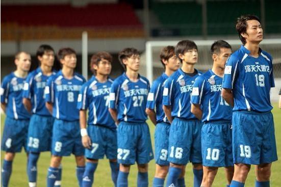 这是一位中国足球天才，因老板欠薪而工地搬砖，现入籍韩国成球星