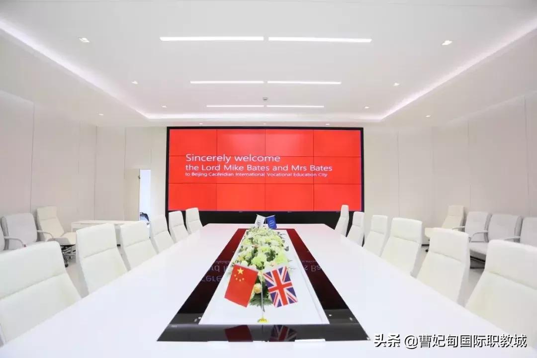 让我们走近白衣天使,走近白衣天使听听他们的心声