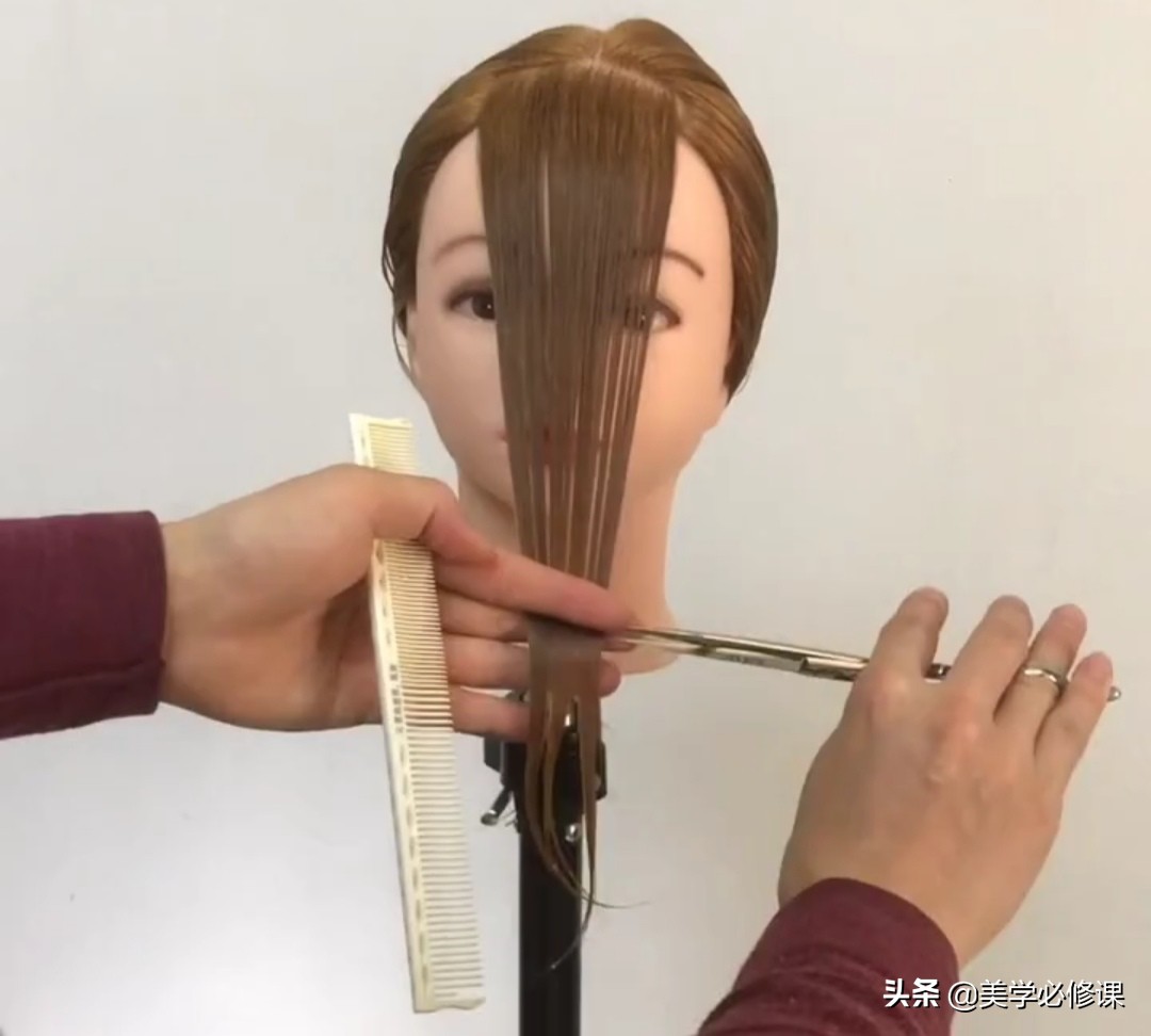 中长八字刘海发型适合什么脸型,教修剪刘海修饰脸型视频