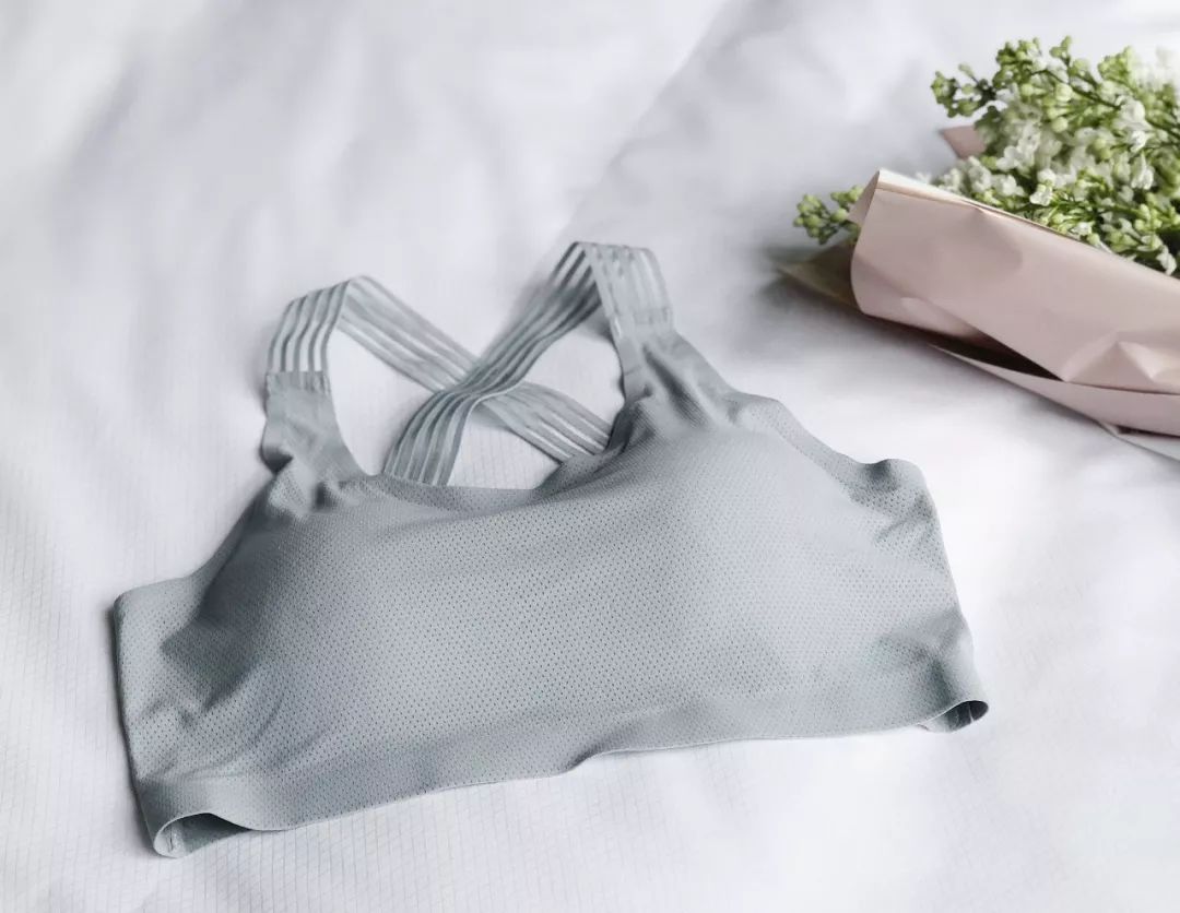 别再乱穿大衣了这样穿才是真高级,2019夏季穿搭牛油果绿