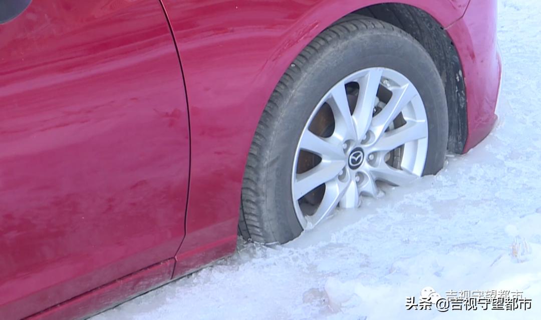 车陷在冰坑里出不来怎么办,车陷进冰里怎么办