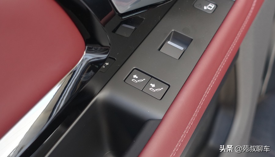 有颜值之后，空间也变得更宽敞，试驾路虎揽胜极光L