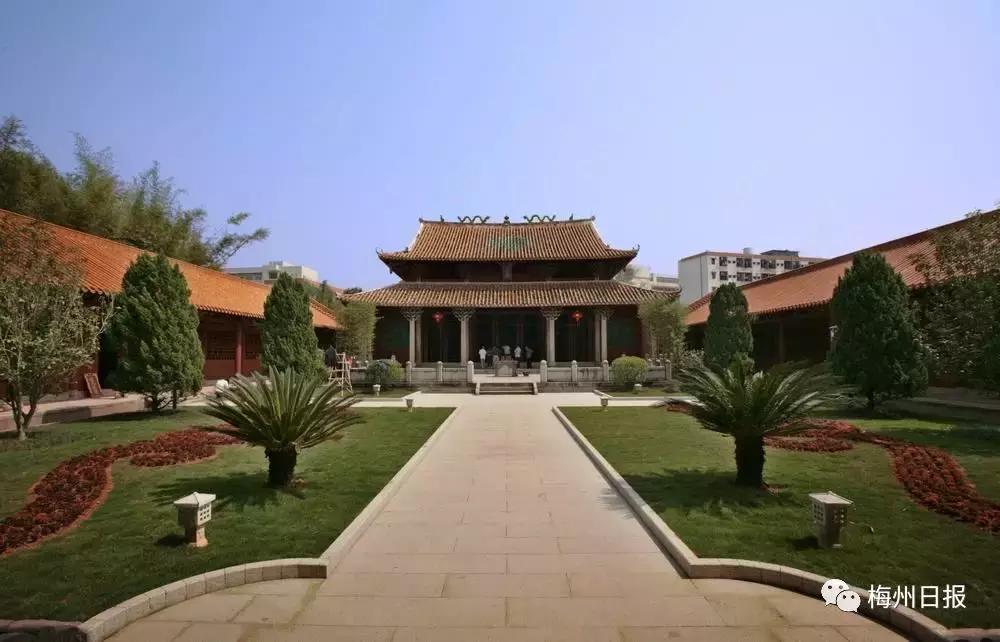 浜斿崕瓒崇悆涔嬩埂,瓒崇悆涔嬩埂姊呭窞