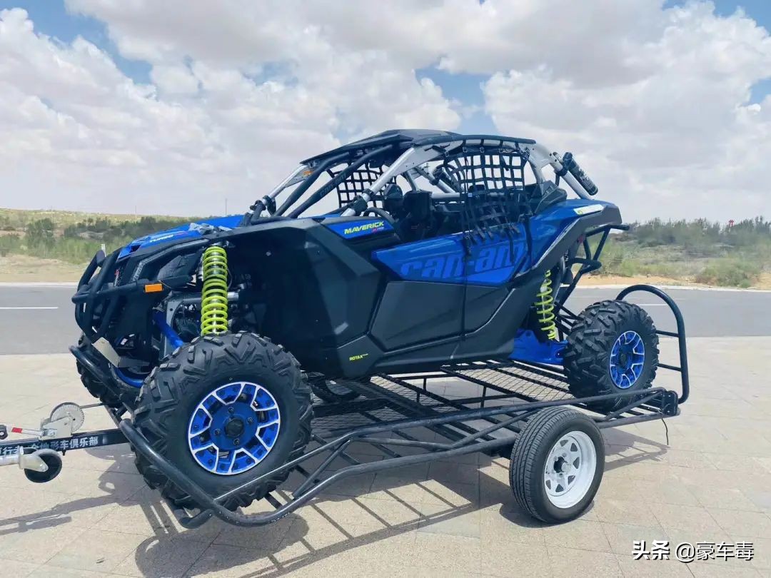 豪车毒老纪考斯特,豪车毒老纪小跟班