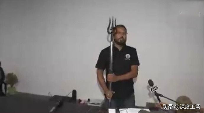 印军用电击武器,印军冷兵器电击狼牙棍