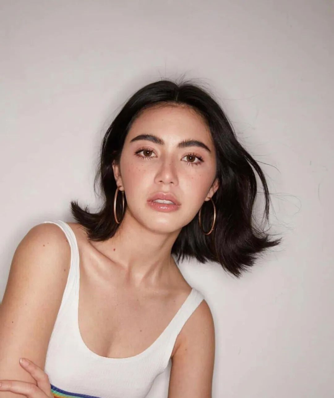 被称作泰国最美小花的90后，画上这个妆连Lisa都要被比下去