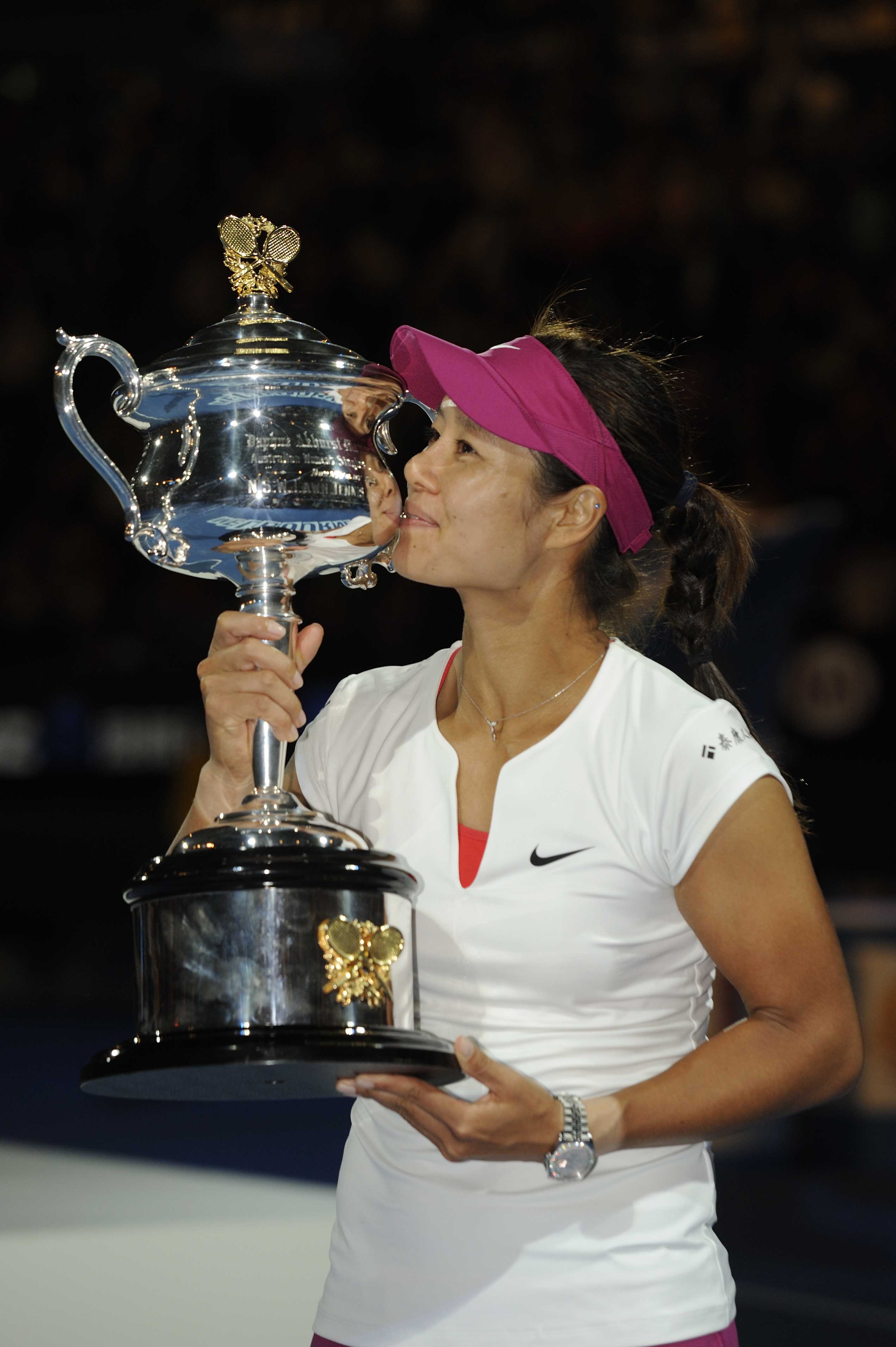 疯狂的李娜：14岁丧父、欠债不认命，苦拼15载成网球天后身价上亿