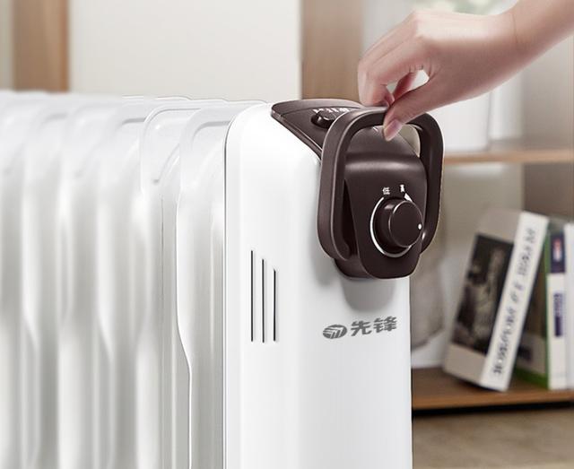 冬季开车太冷小型电热取暖器,有了取暖器就不冷了