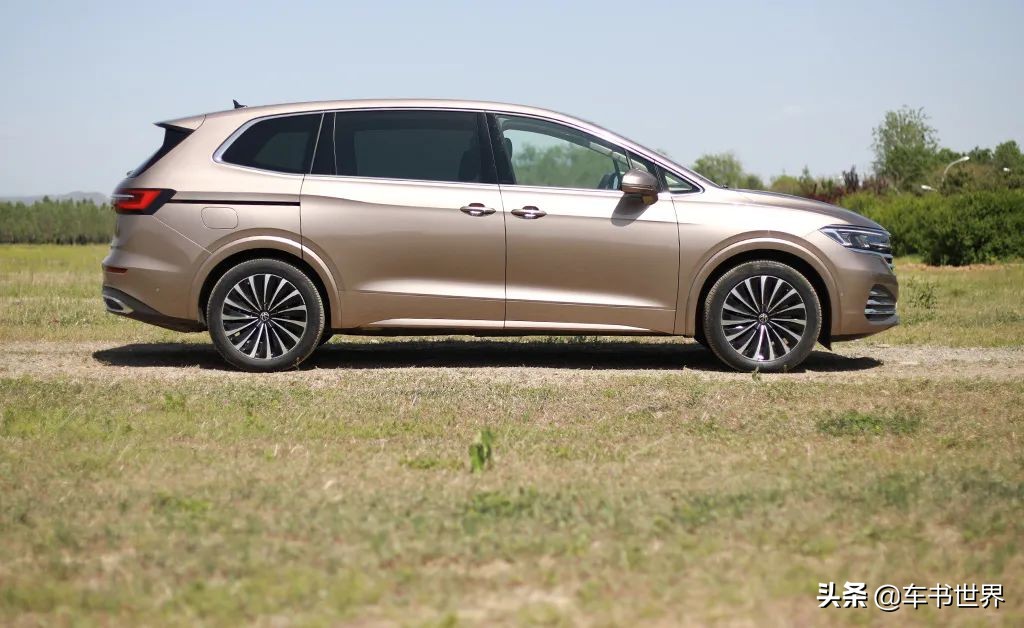 威然和夏朗比较选哪个更好,大众夏朗2017款怎么样