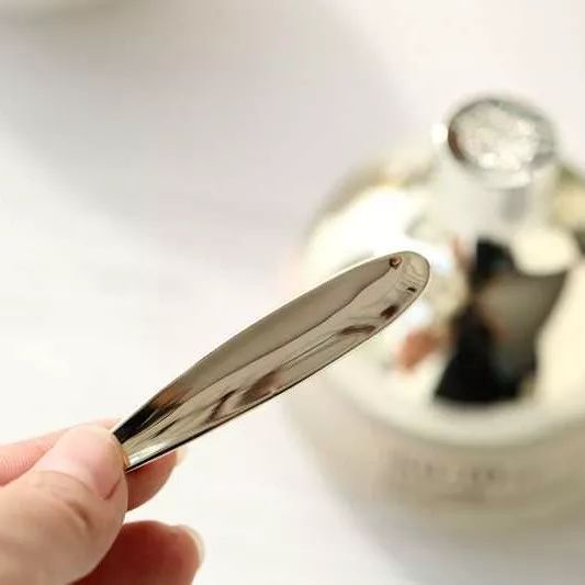 种草全球好美妆润唇膏,保湿修护产品测评