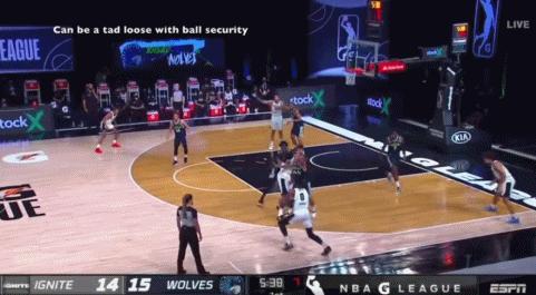 变向过人晃倒,库明加变向暴扣