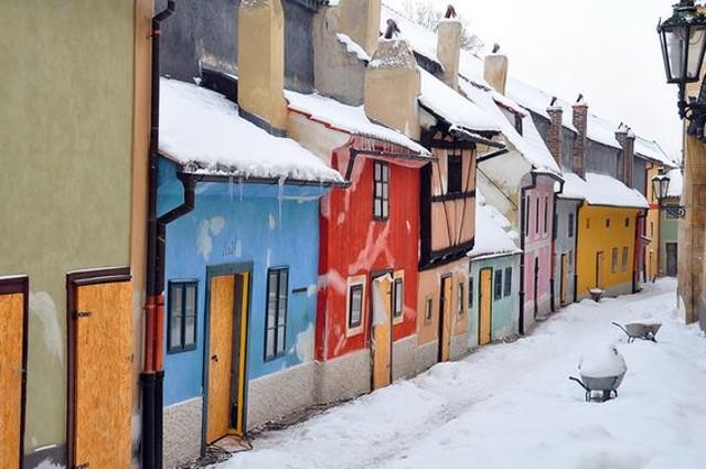 高端的石榴石宝石,石榴石是一种石榴籽般的晶体