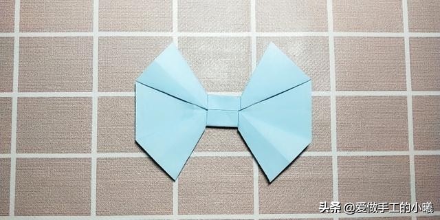 蝴蝶结折纸怎样贴在贺卡上好看,折纸简单又漂亮的蝴蝶结收纳盒