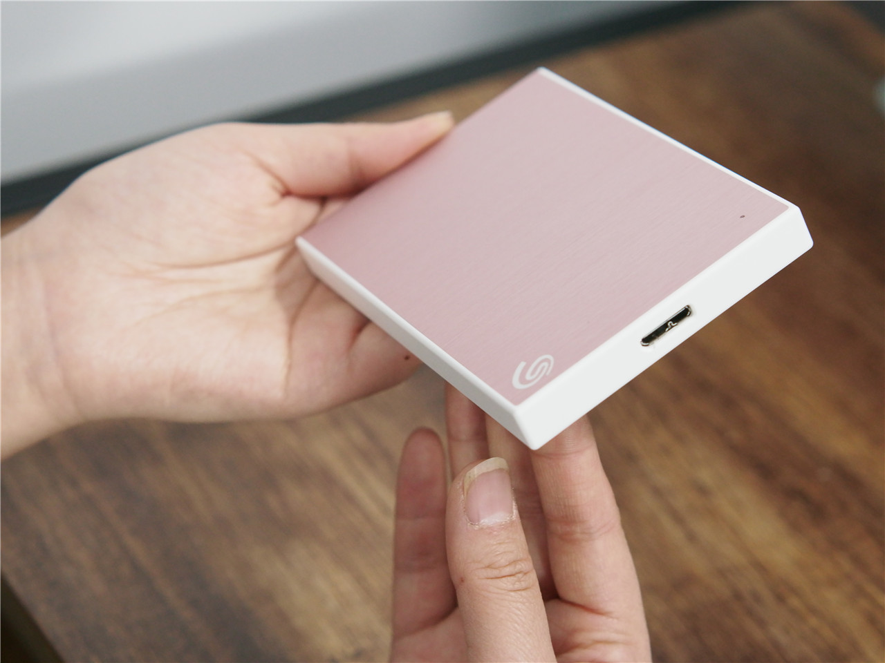 希捷2tb移动硬盘有几个盘片,希捷2tb移动硬盘功率多少