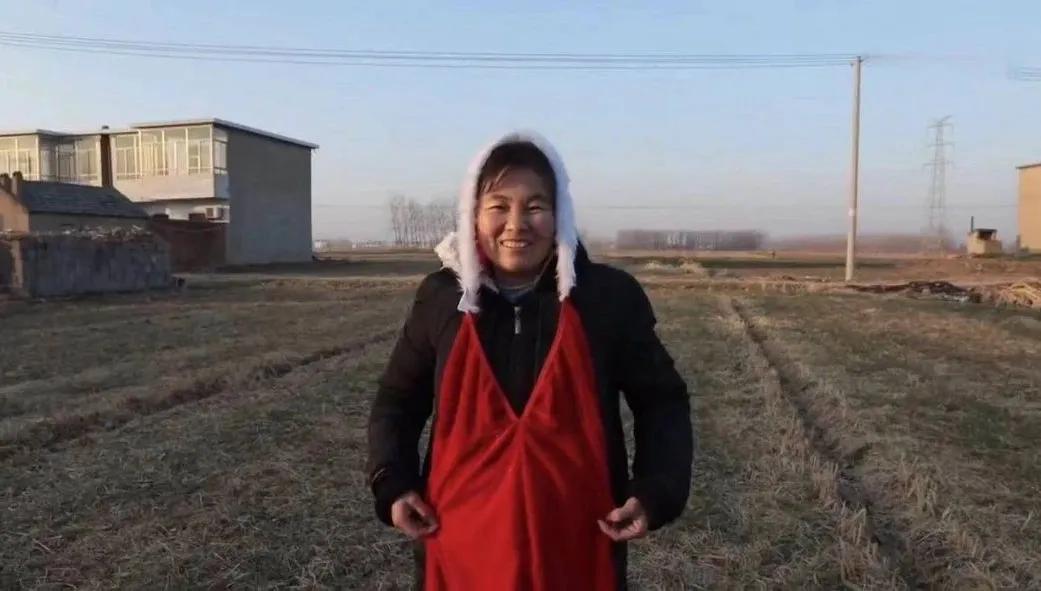 从高中生到“情趣内衣大王”：他大一赚了一百万，带领一个县脱贫