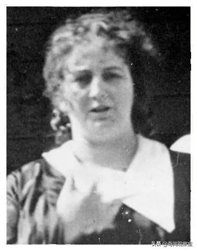 史上最强老王，妻子将情人藏进家中长达10年，丈夫却浑然不知