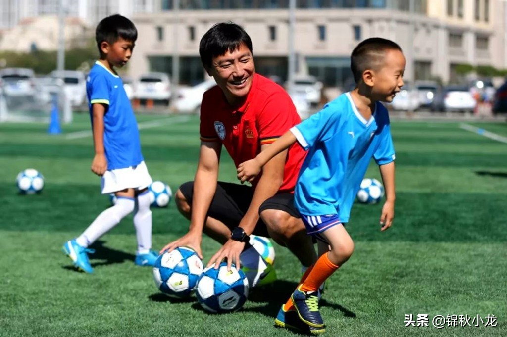 高学历、长久的足球经历和积极的学习能力这三招助力中国足球崛起