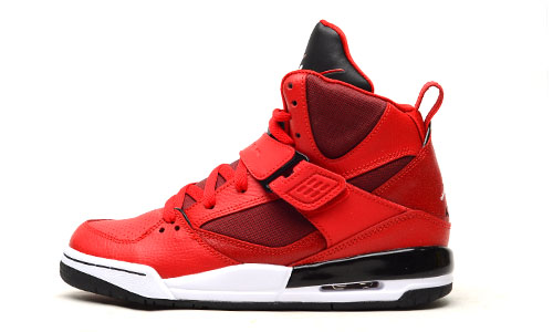 杭州大学生卖鞋月入2-3万！球鞋疯狂藏着什么利益链