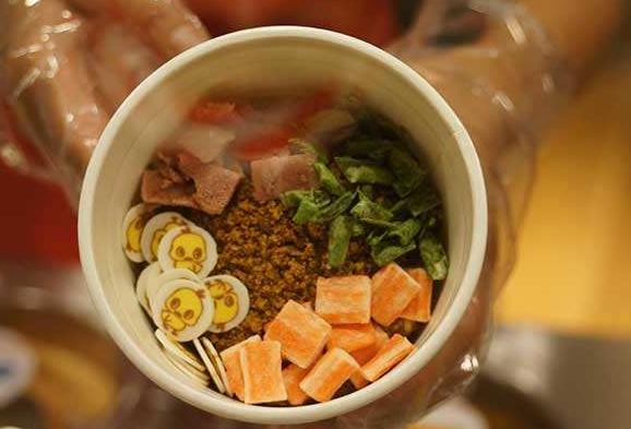 22岁远渡日本，历经3次破产，48岁发明出方便面，今公司市值百亿