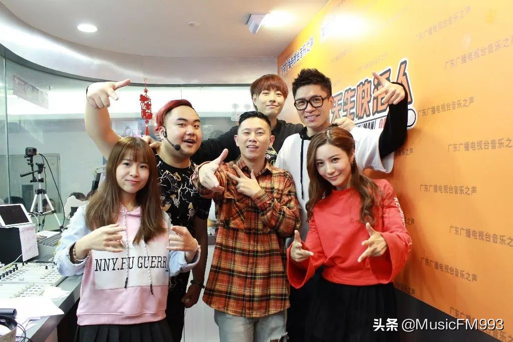 流行前线总店直播,流行前线负一层直播基地