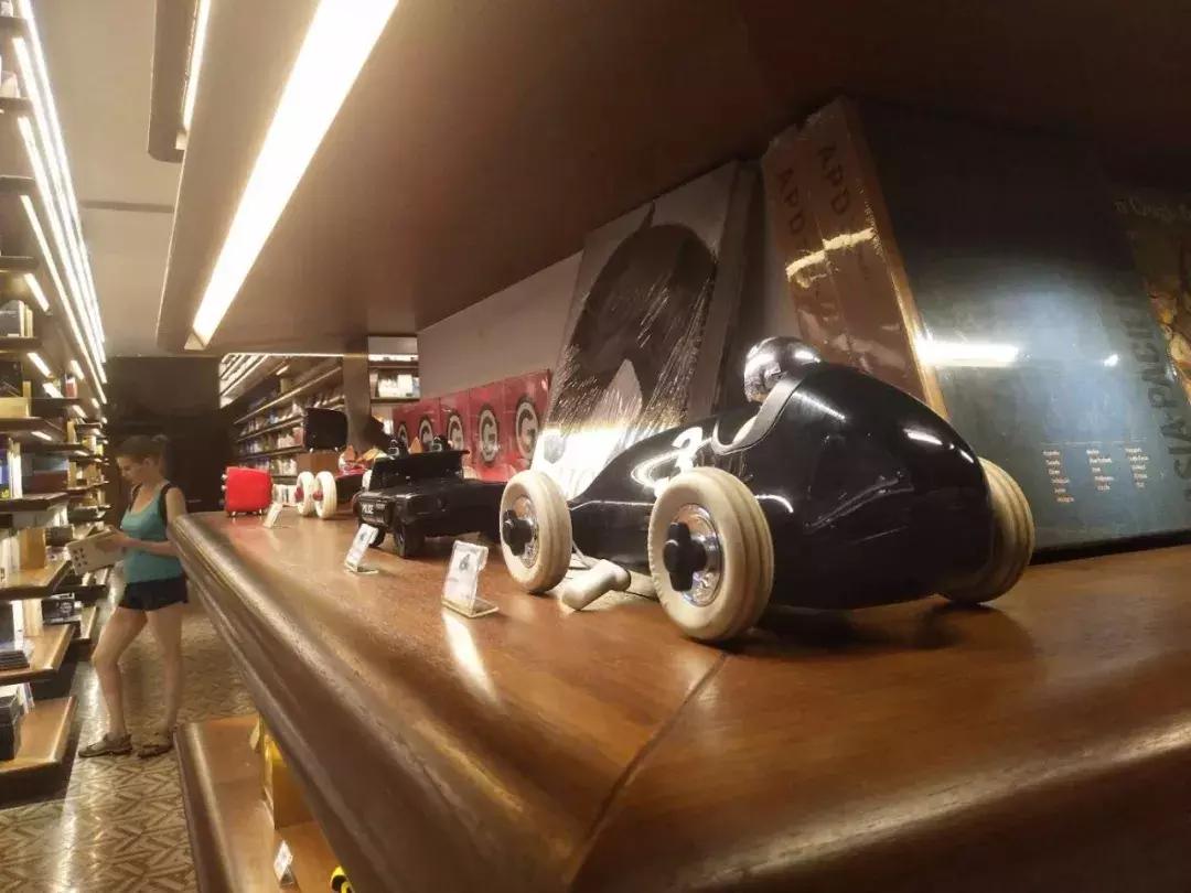 言几又书店西安迈科店,言几又迈科中心旗舰店