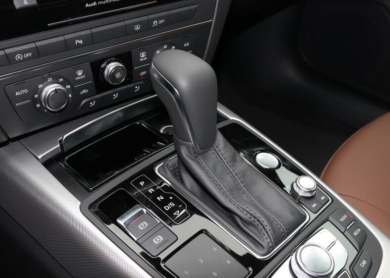 新款a6l顶配二手车,28万的奥迪a6l2023款