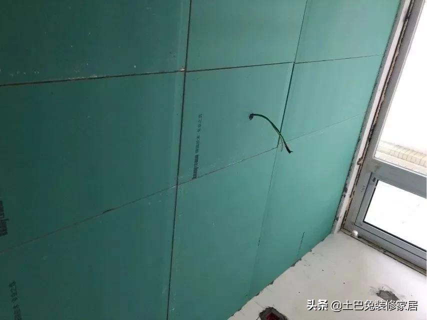 吊顶有一边没有做好,吊顶里边没做好