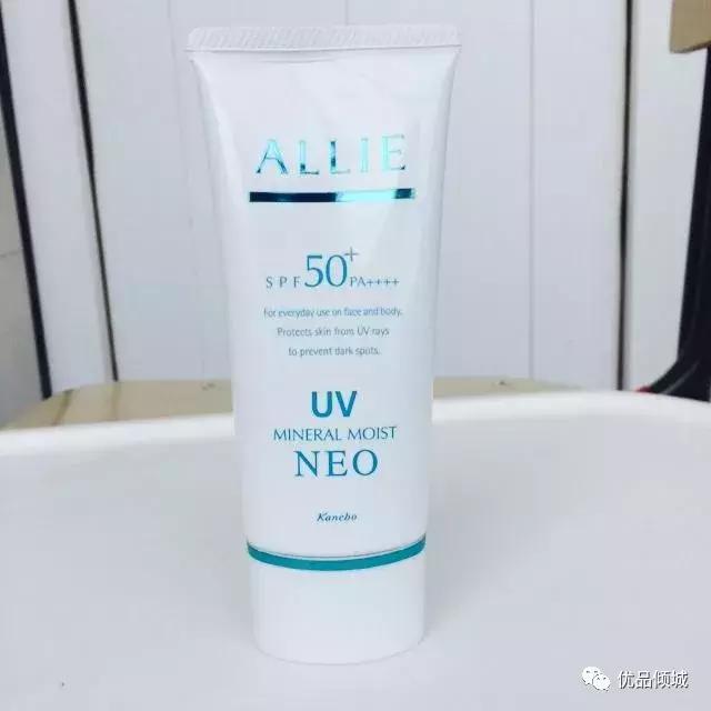 保持皮肤夏季依旧洁白如雪，这些防晒产品怎能少？