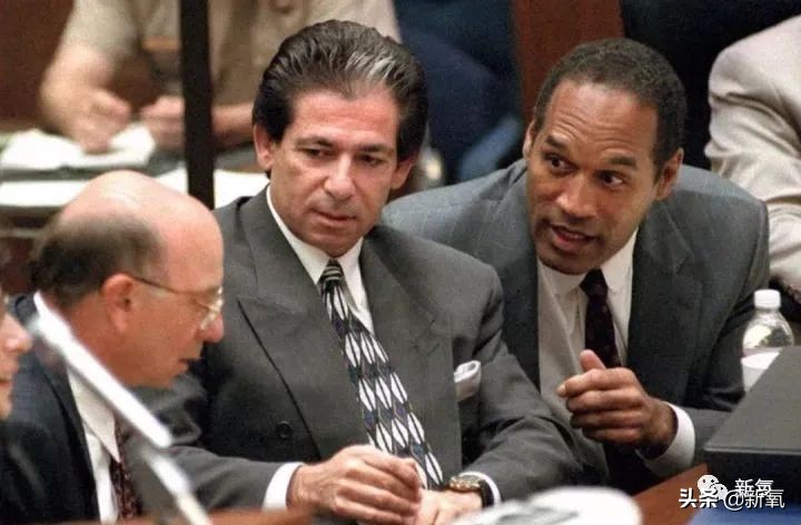 婚内出轨还能让女儿靠前夫名气进名媛圈，卡戴珊的妈现实版甄嬛