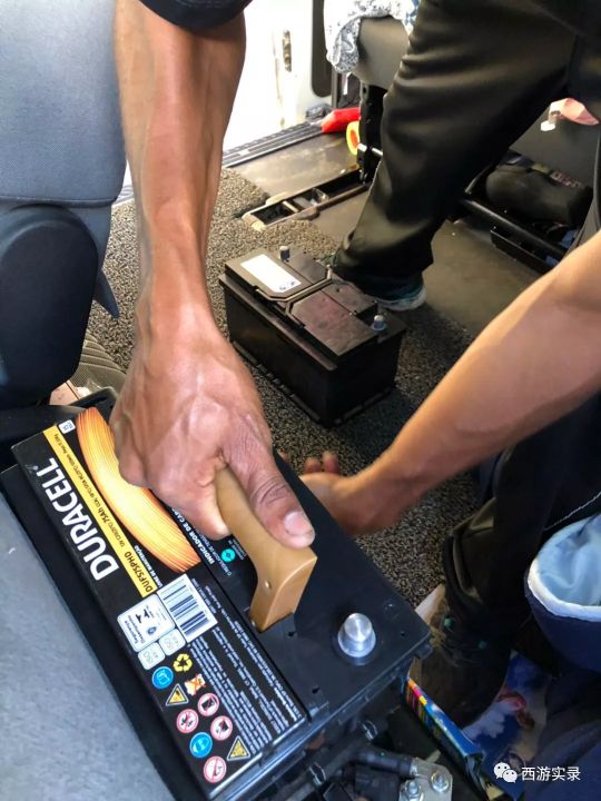 轮胎都不会换，樊玉虎却开车环游世界了六大洲