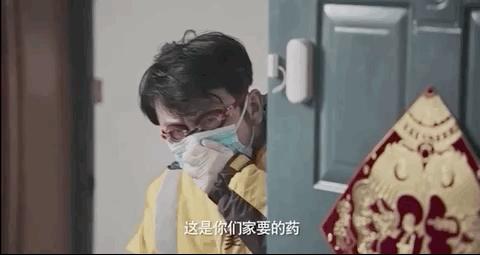 雷佳音致敬外卖员,在一起雷佳音和外卖小哥片段